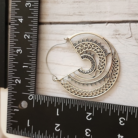 ๐ฆExtra Large boho Tribal Hoops Great Cutout Detail - Picture 3 of 3
